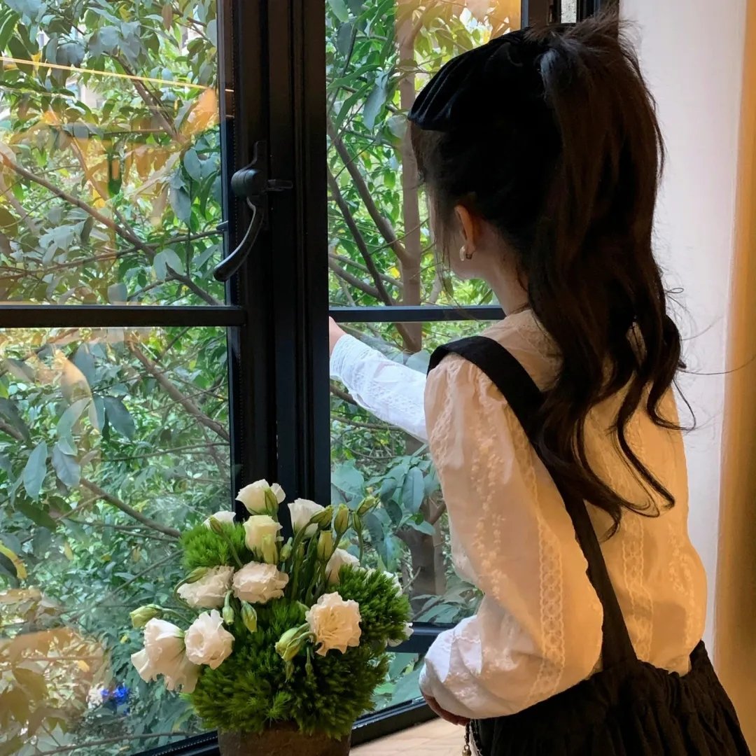 三女性